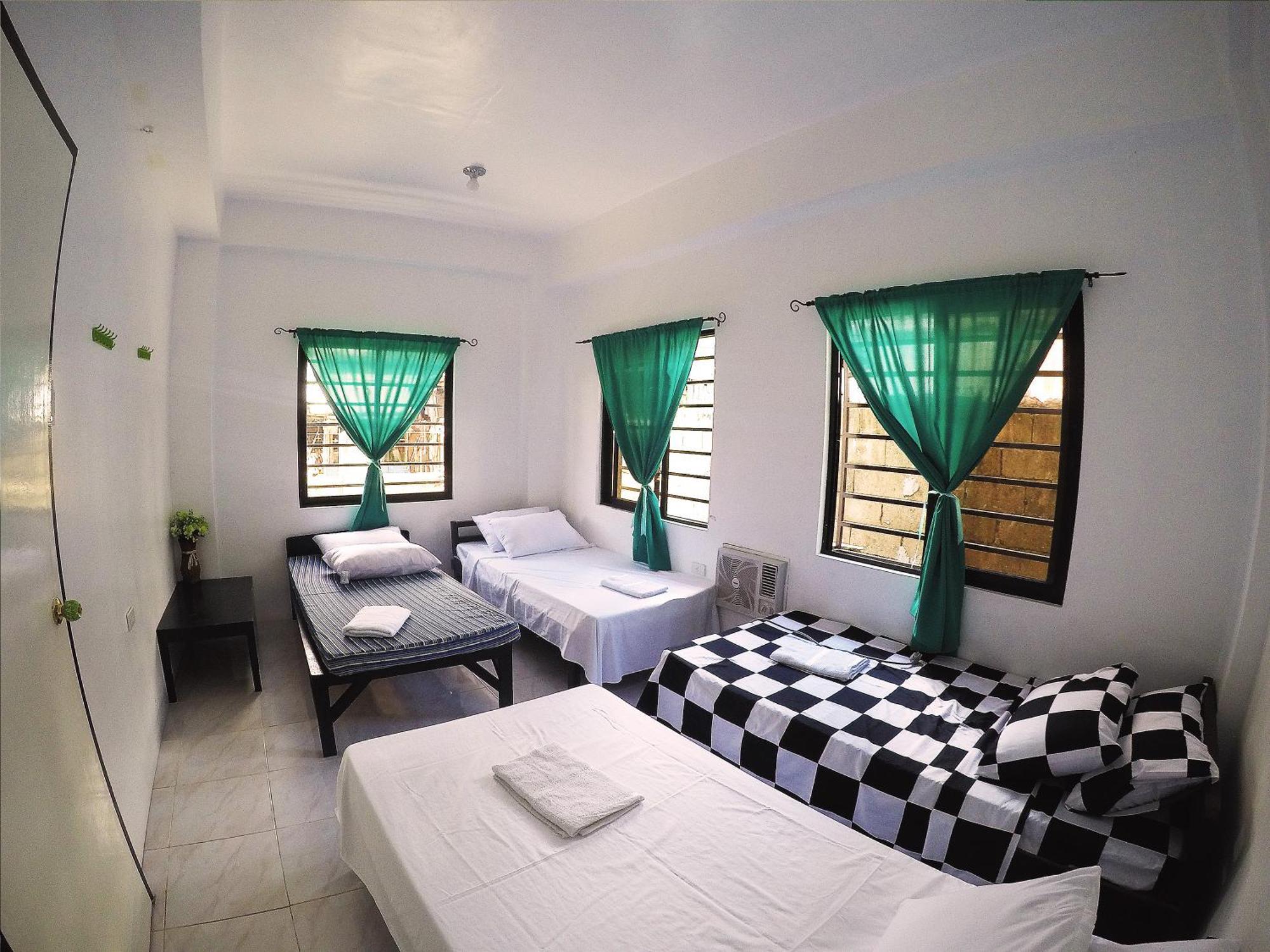 Full Moon Hostel Coron Extérieur photo